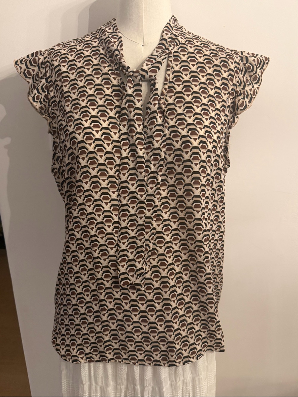 Tie-Neck Flutter Sleeve Blouse in Brown/Black Geometric Print